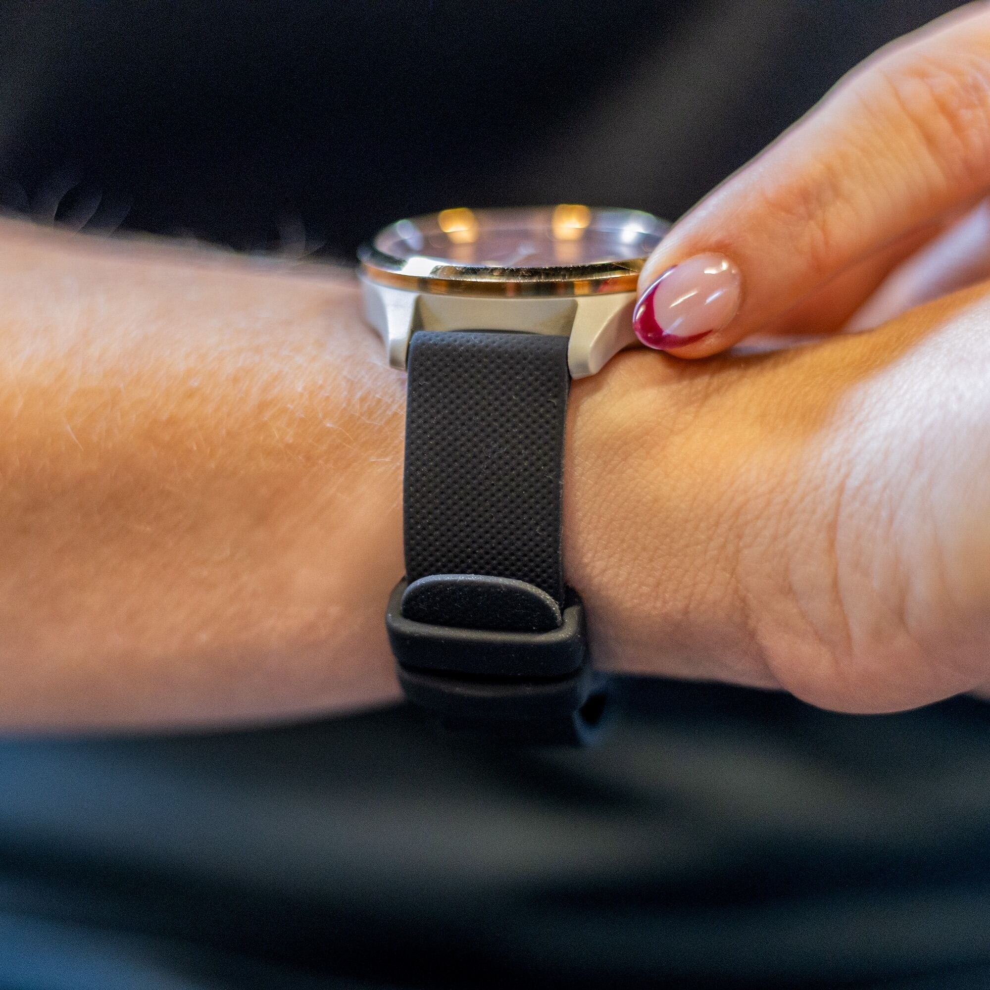 Versatile 18mm Silicone Strap With Quick Release Clasp For Watches