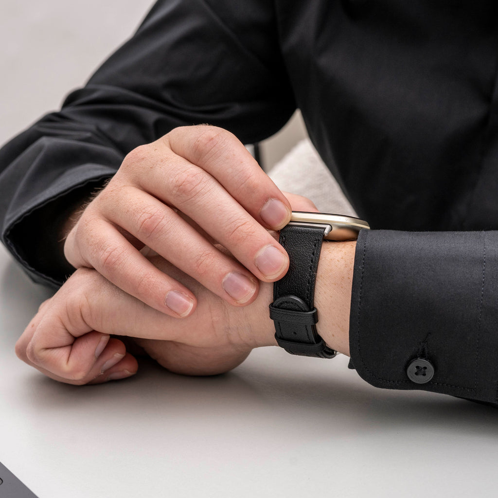 Smooth Black Leather Band Replacement For Fitbit Versa 3