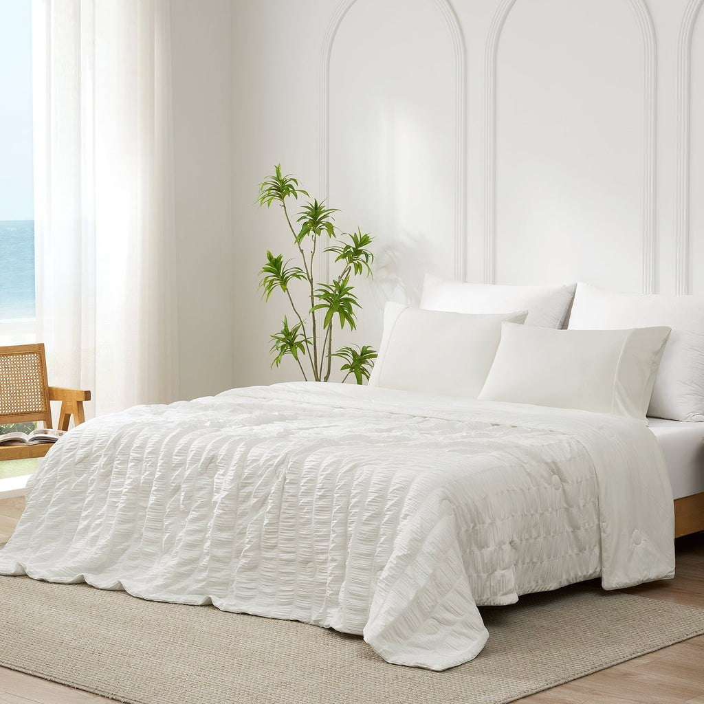 Vertical Stripes Seersucker Cooling Comforter For Warm Sleepers
