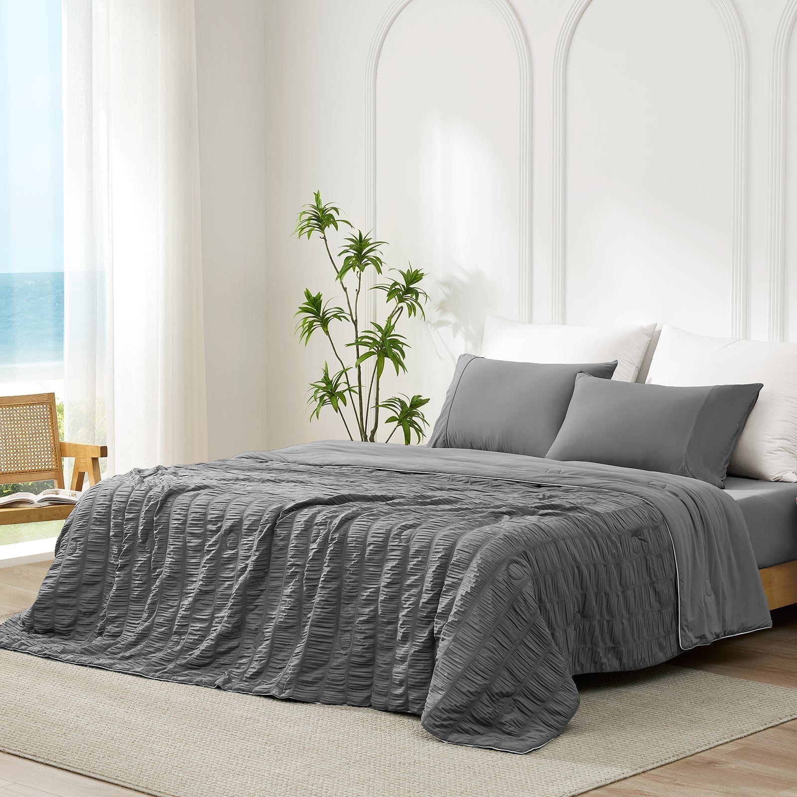Vertical Stripes Seersucker Cooling Comforter For Warm Sleepers