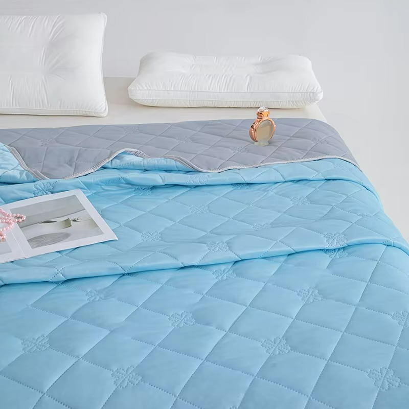 Summer Cooling Duvet With Lightweight Cotton And Dual Sided Fabric