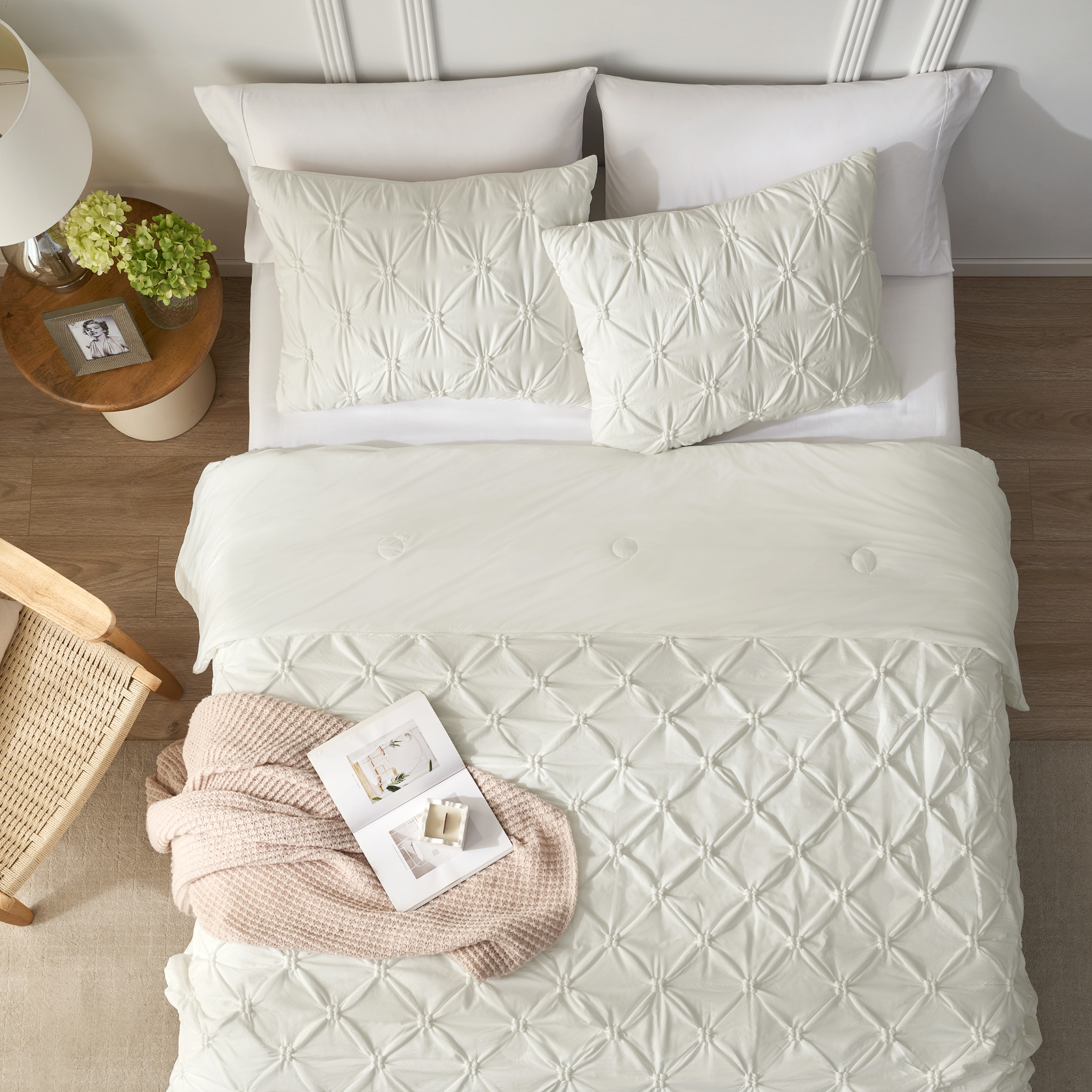 Elegant Pintuck Cooling Comforter With Breathable And Lightweight Design