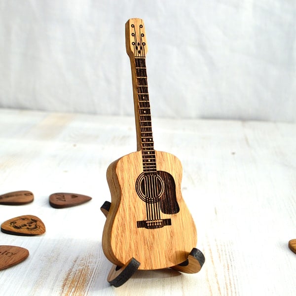 Guitar Pick Box Made Of Wood With Engraved Design And Stand For Personal Gifts
