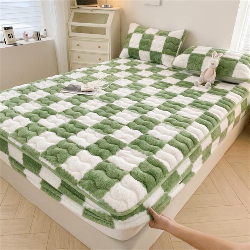FlannelDream Velvet Fitted Sheet With Deep Pocket For All Seasons