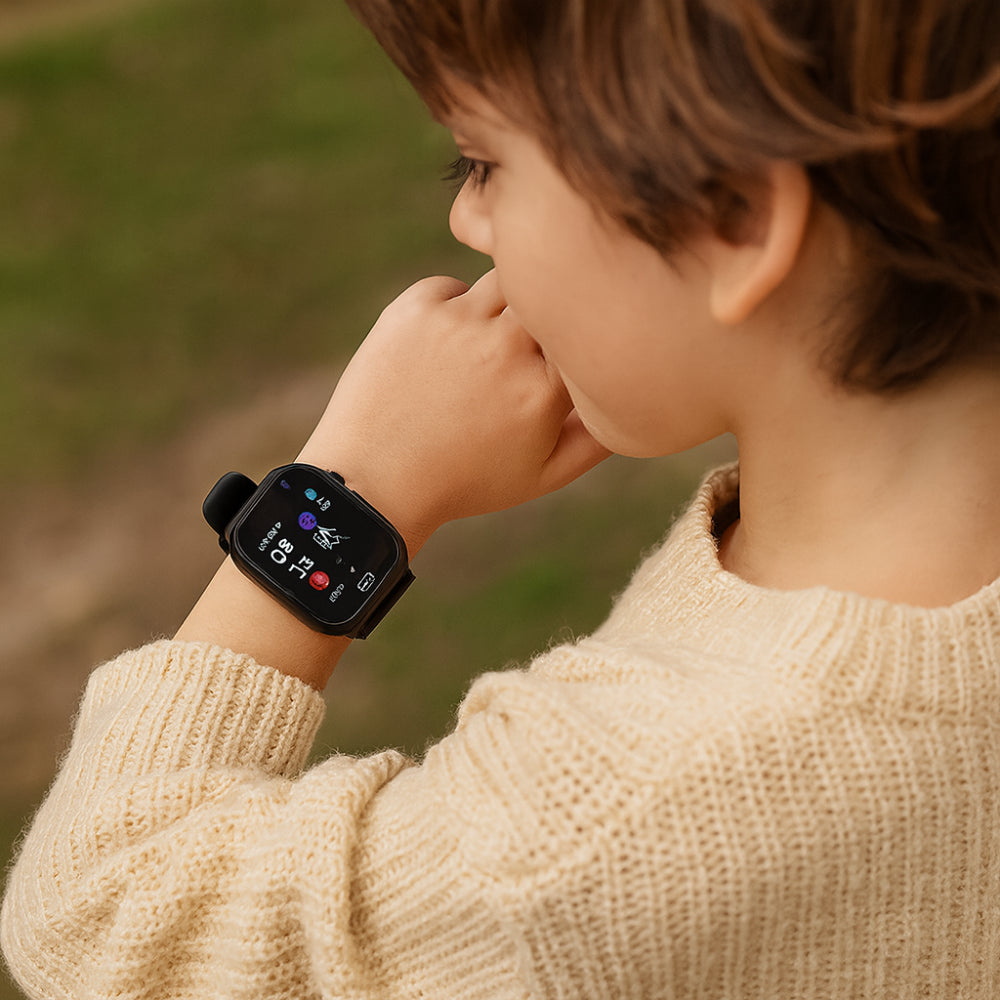 Kids Smartwatch With 4G GPS, Camera, Waterproof Design, Live Location