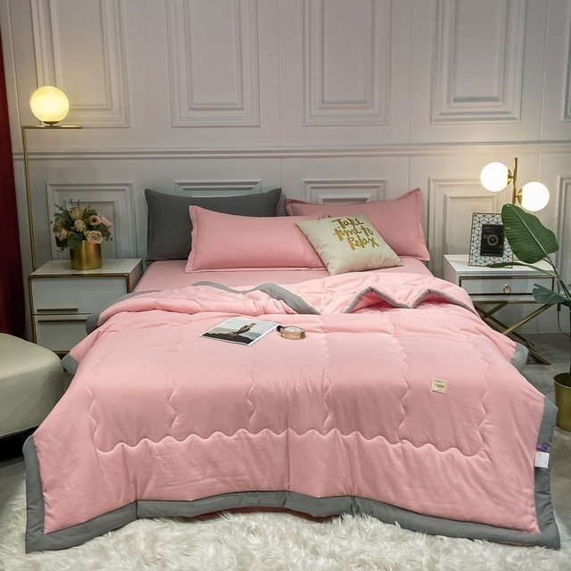 Layla Breathable Summer Blanket With Moisture Regulation For Cool Comfort