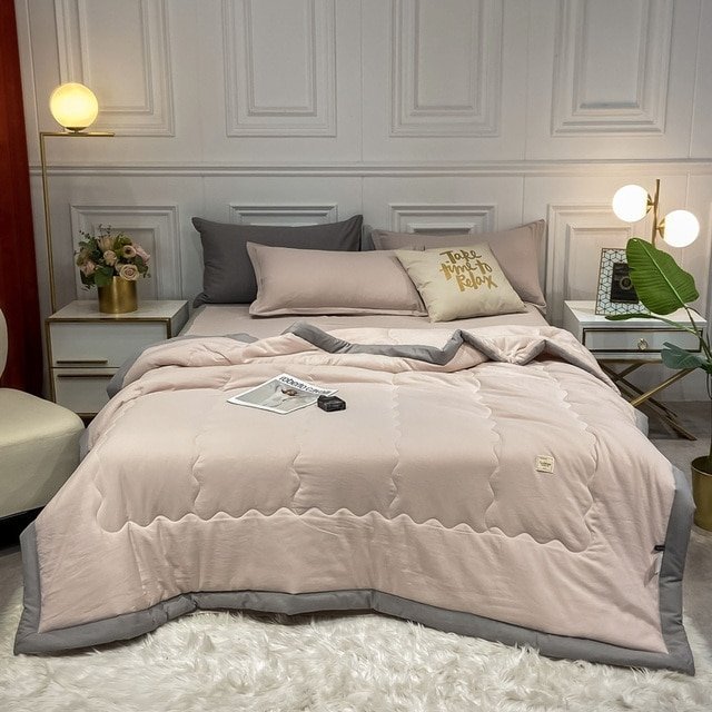 Layla Breathable Summer Blanket With Moisture Regulation For Cool Comfort