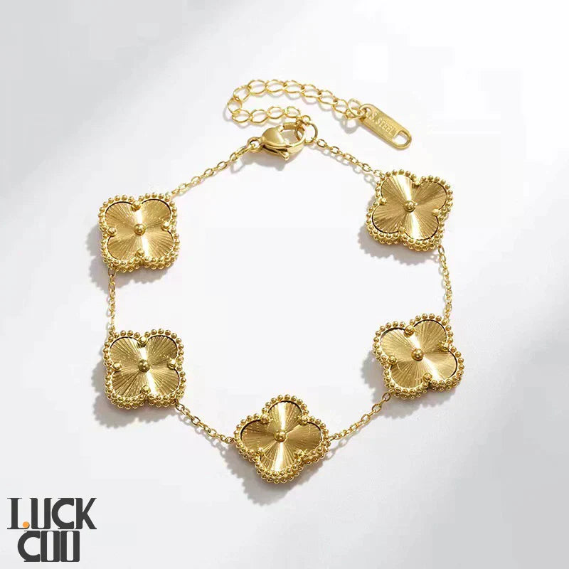 Nature's Charm Adjustable Chain Clover Bracelet For Timeless Style