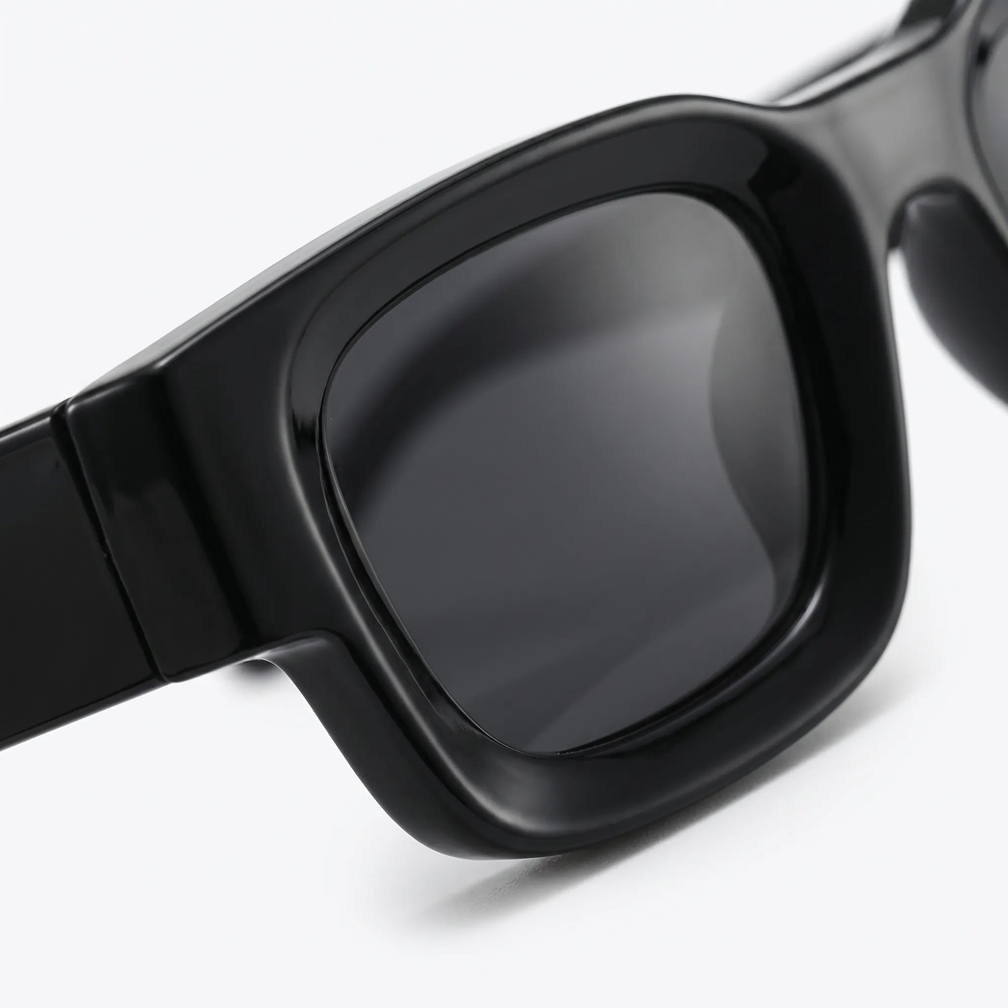Thick Framed Sunglasses -  Everyday Sunwear - Ormexis