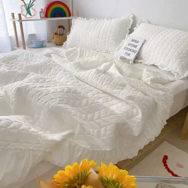 Bedding Set With Lightweight Quilt For Summer And Ruffled Edges All Season Comfort