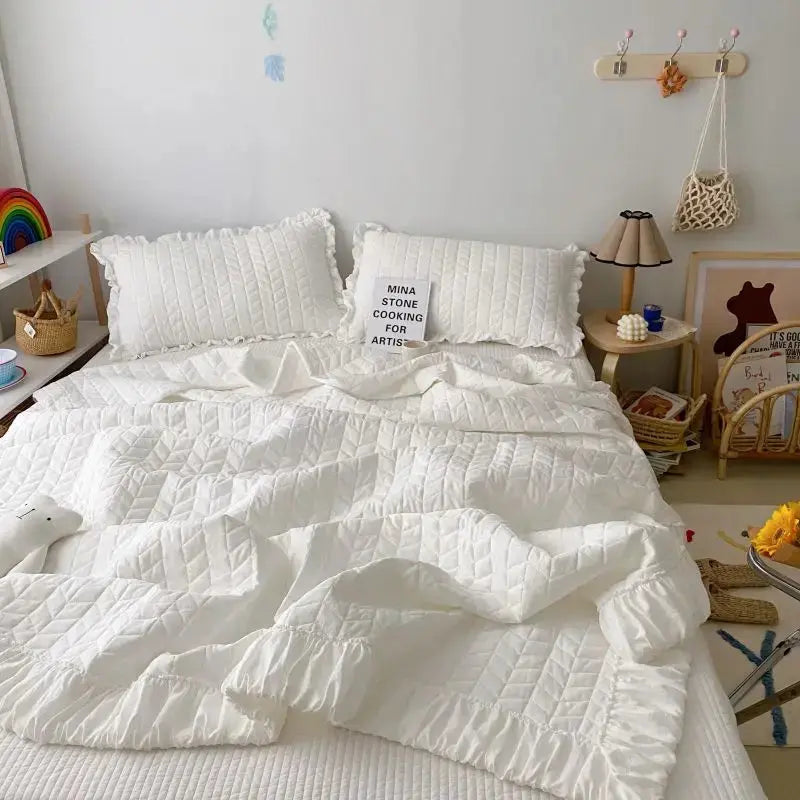 Bedding Set With Lightweight Quilt For Summer And Ruffled Edges All Season Comfort