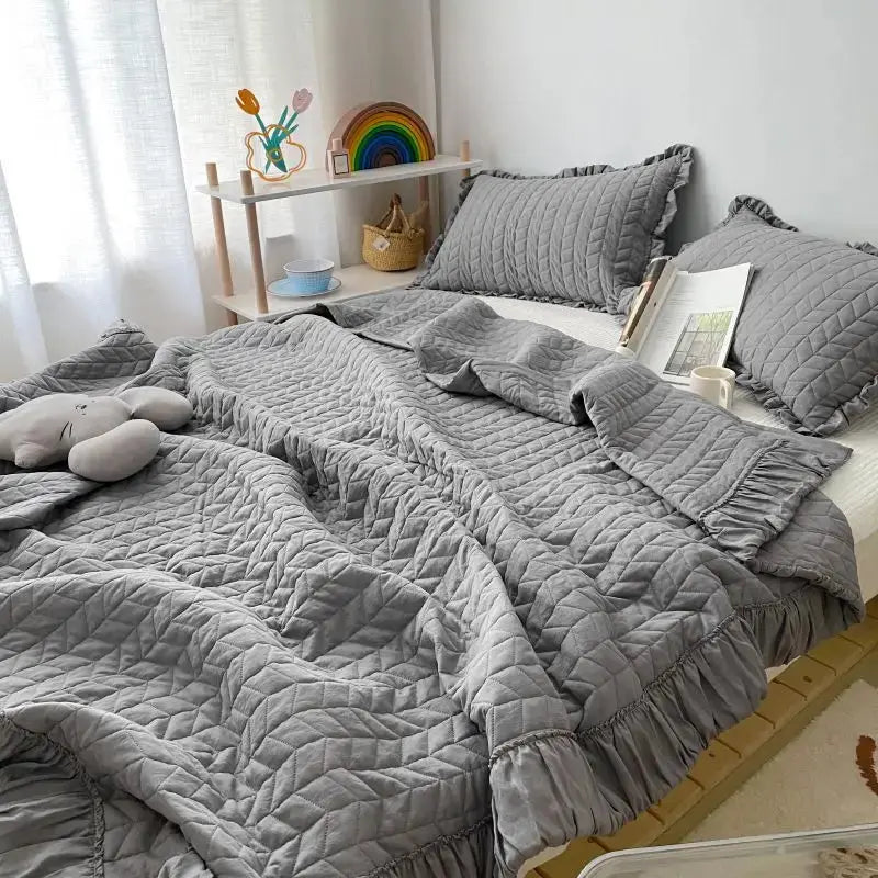 Bedding Set With Lightweight Quilt For Summer And Ruffled Edges All Season Comfort