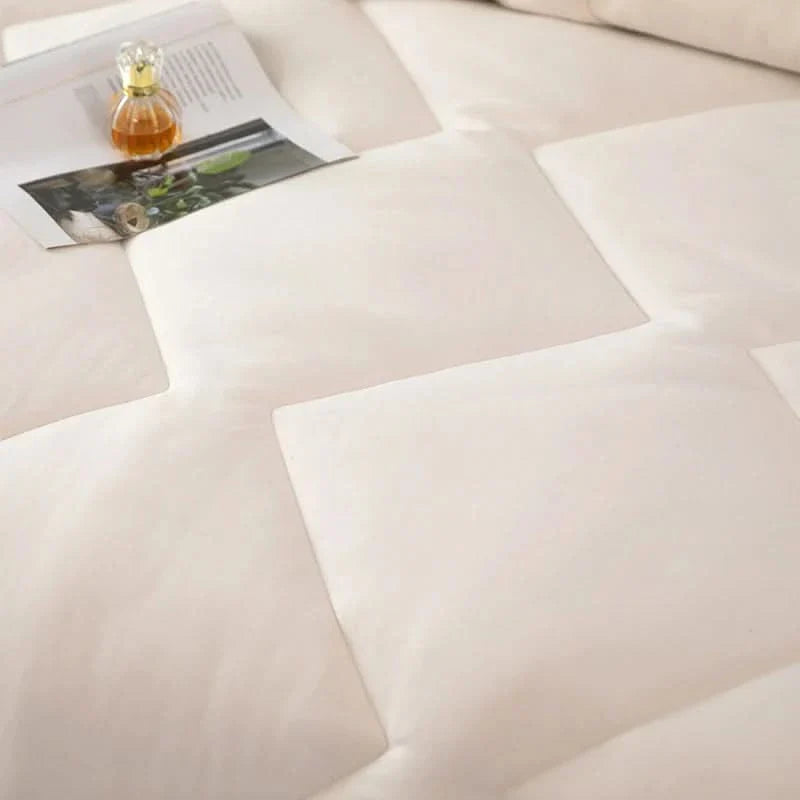 Ultra-Soft Blanket For All-Season Comfort And Cozy Durability