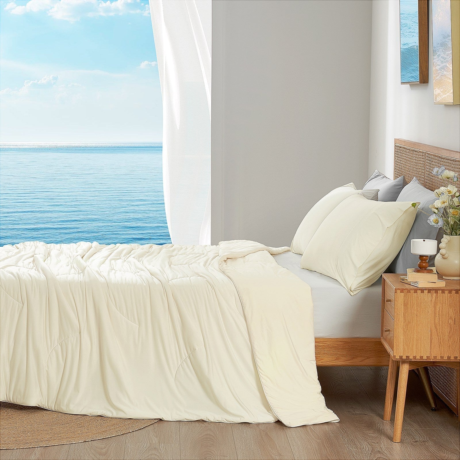 Ultra Cooling Comforter With Dual-Sided Construction For All-Season Comfort
