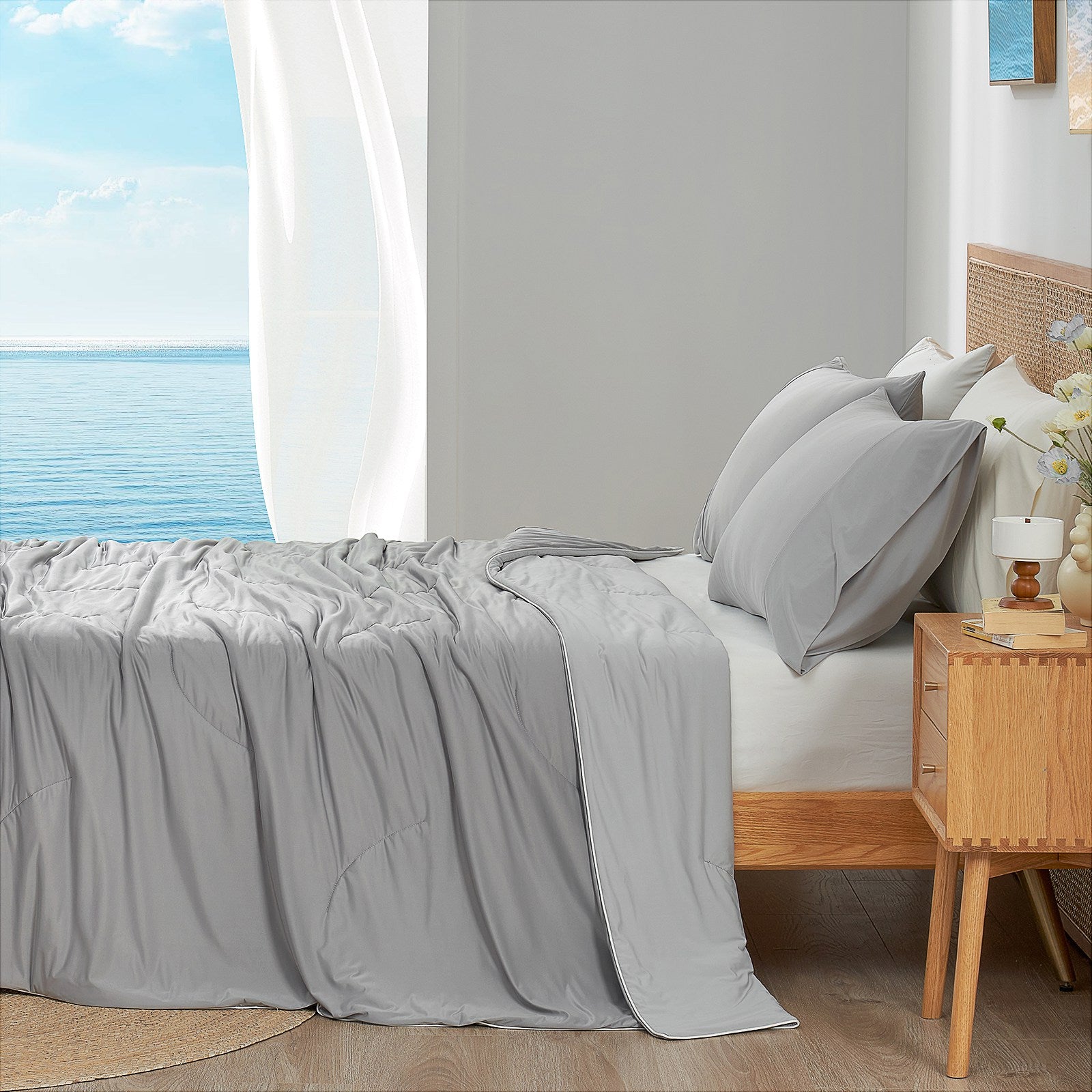 Ultra Cooling Comforter With Dual-Sided Construction For All-Season Comfort