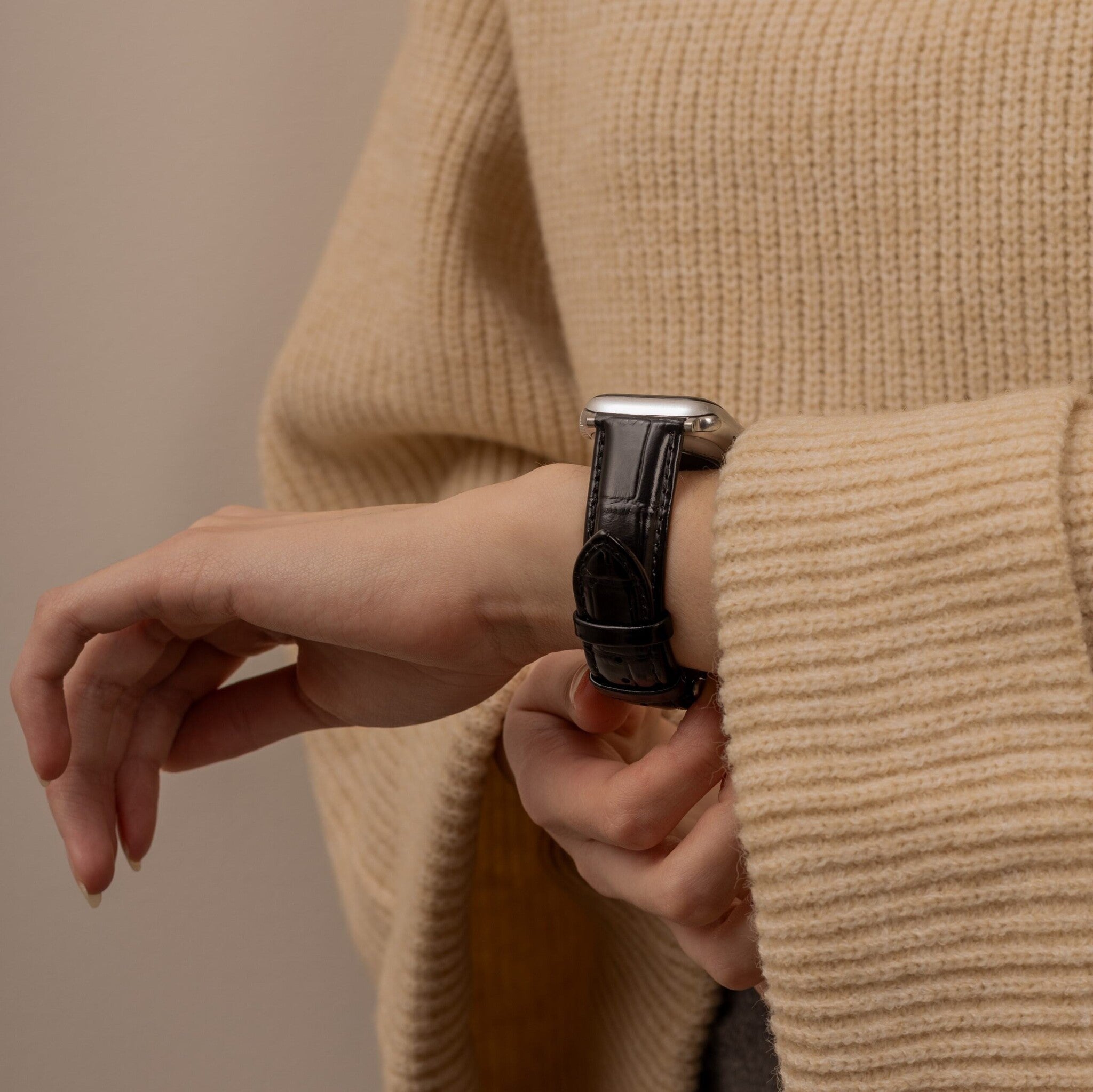 Apple Watch Black Leather Strap With Crocodile Grain Texture
