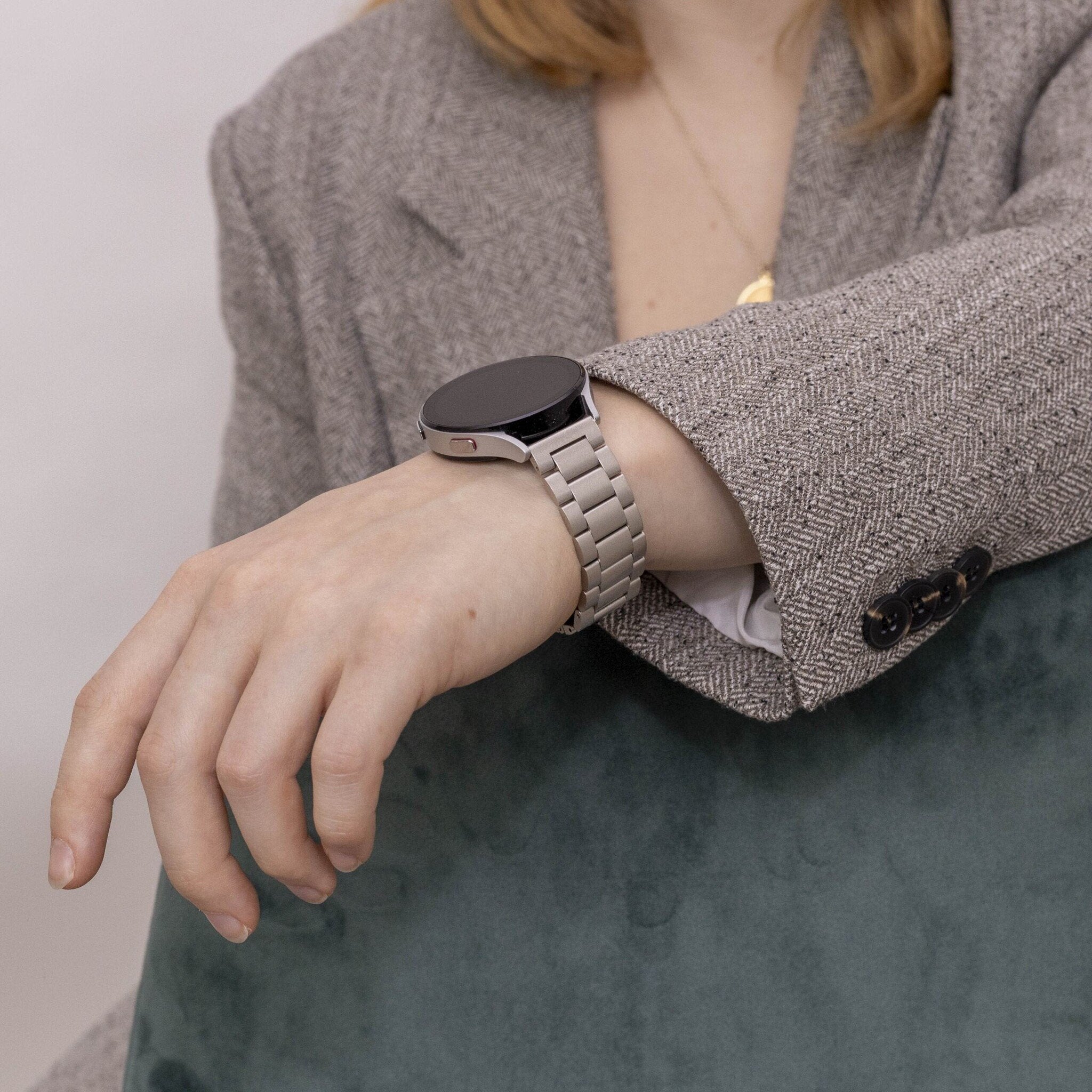 Samsung Galaxy Watch 7 40mm Steel Band With Starlight Finish
