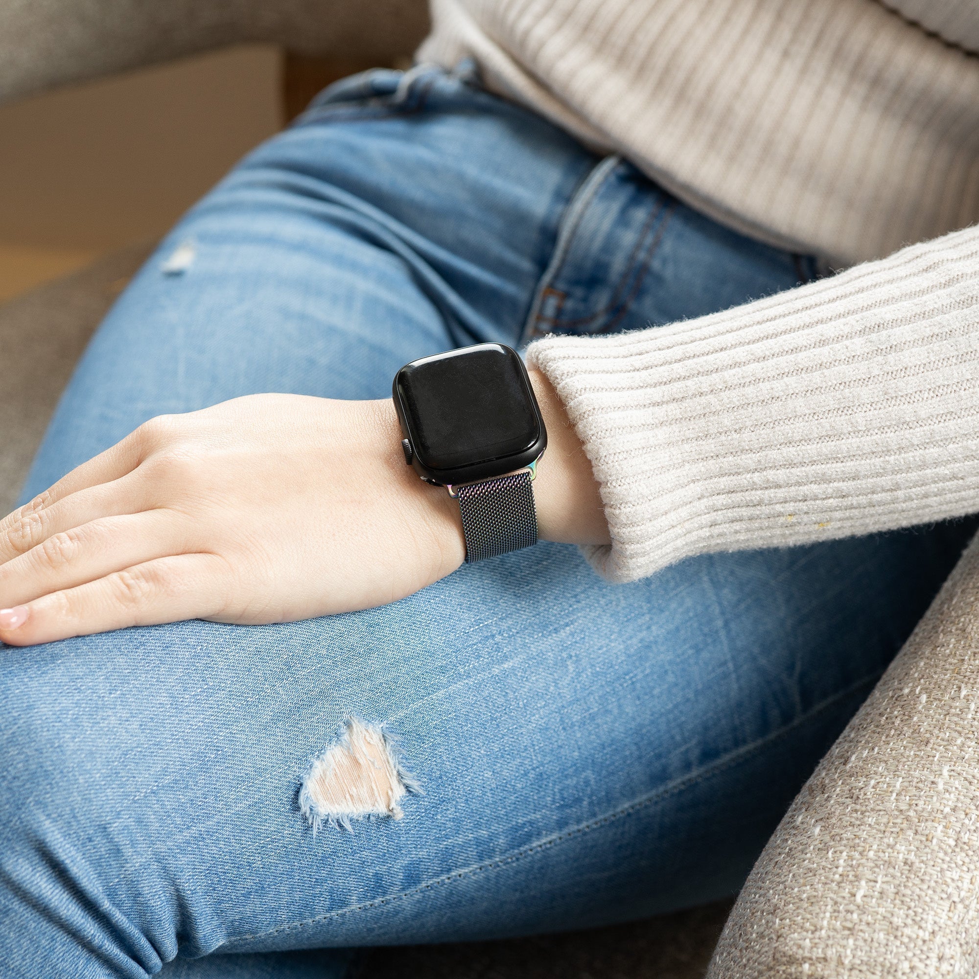 Apple Watch Milanese Band Featuring Pearlescent Finish
