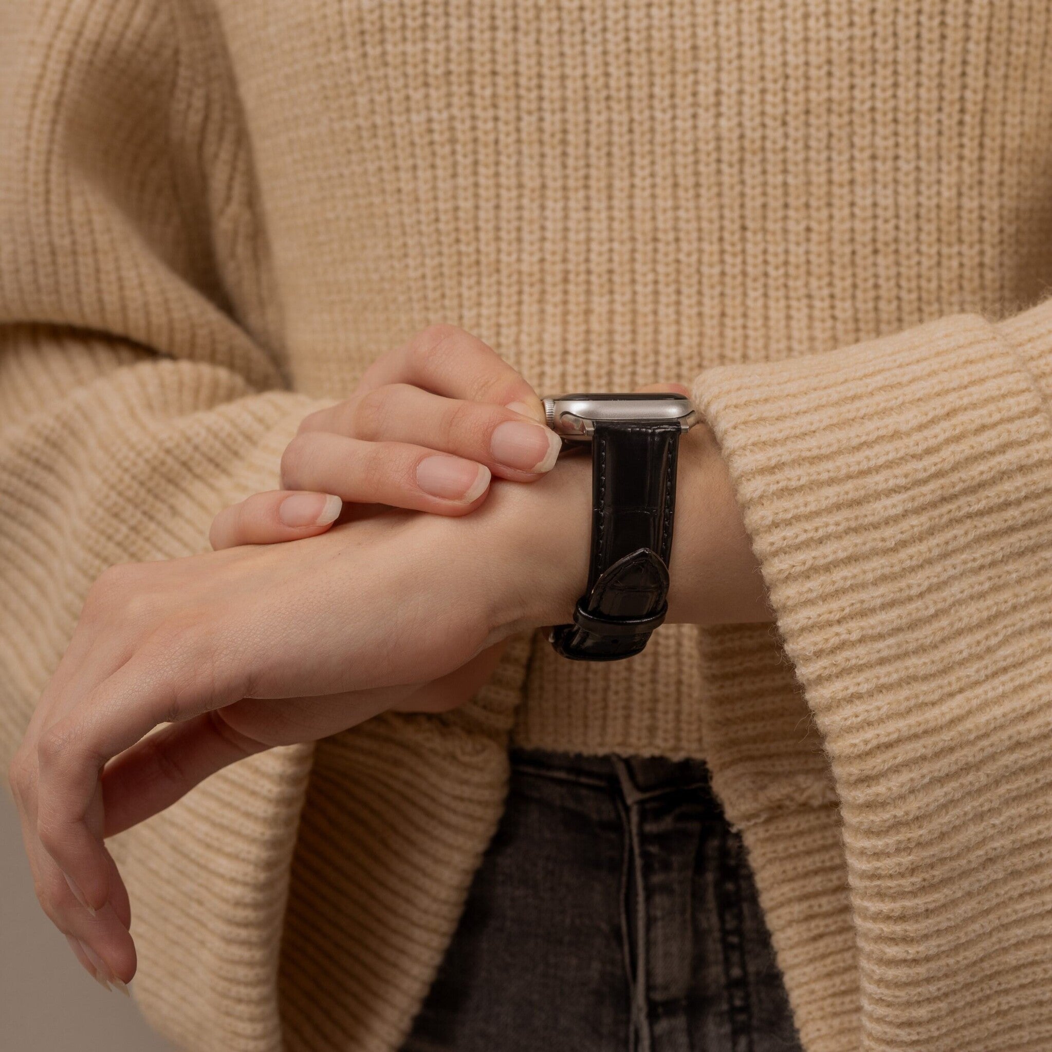 Apple Watch Black Leather Strap With Crocodile Grain Texture