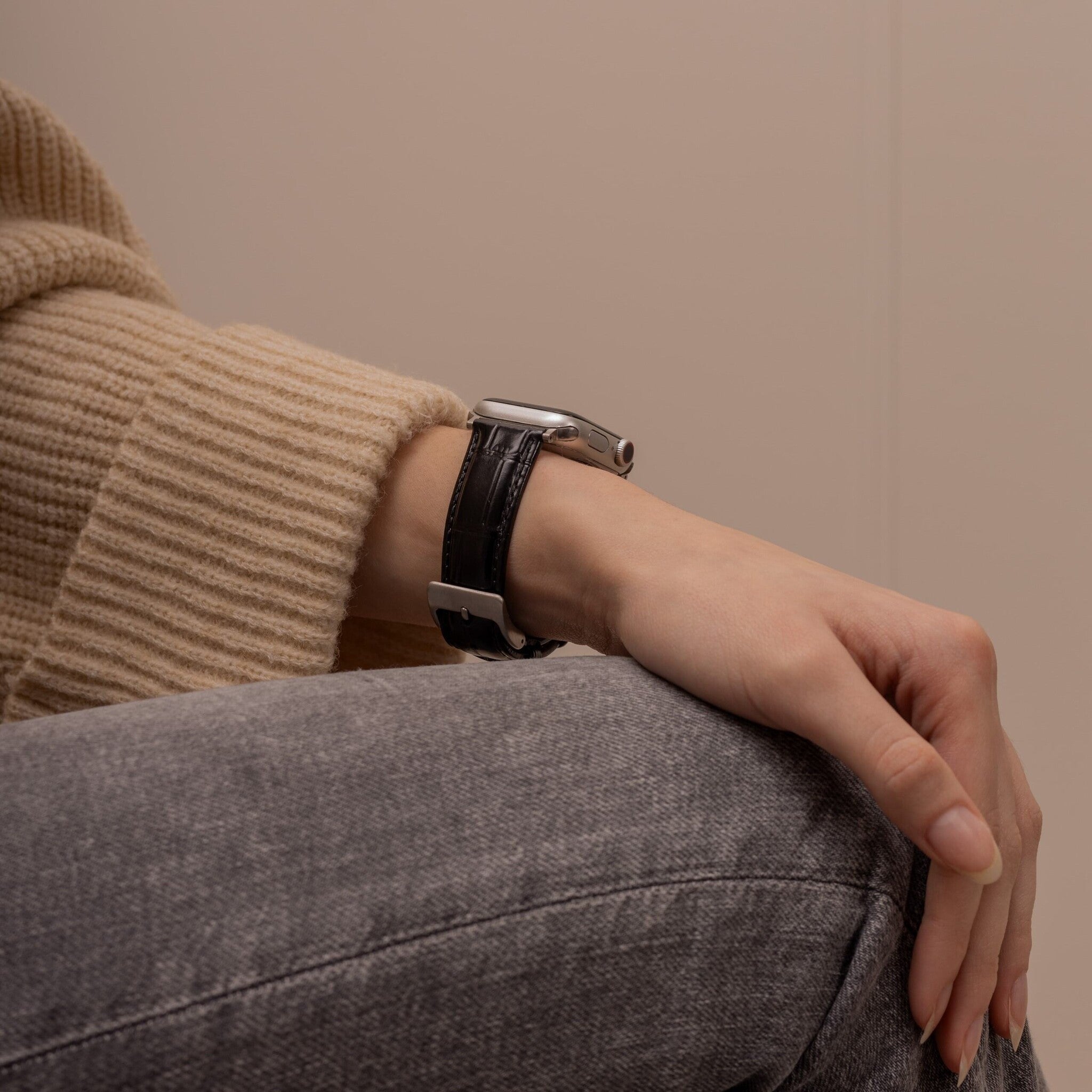 Apple Watch Black Leather Strap With Crocodile Grain Texture
