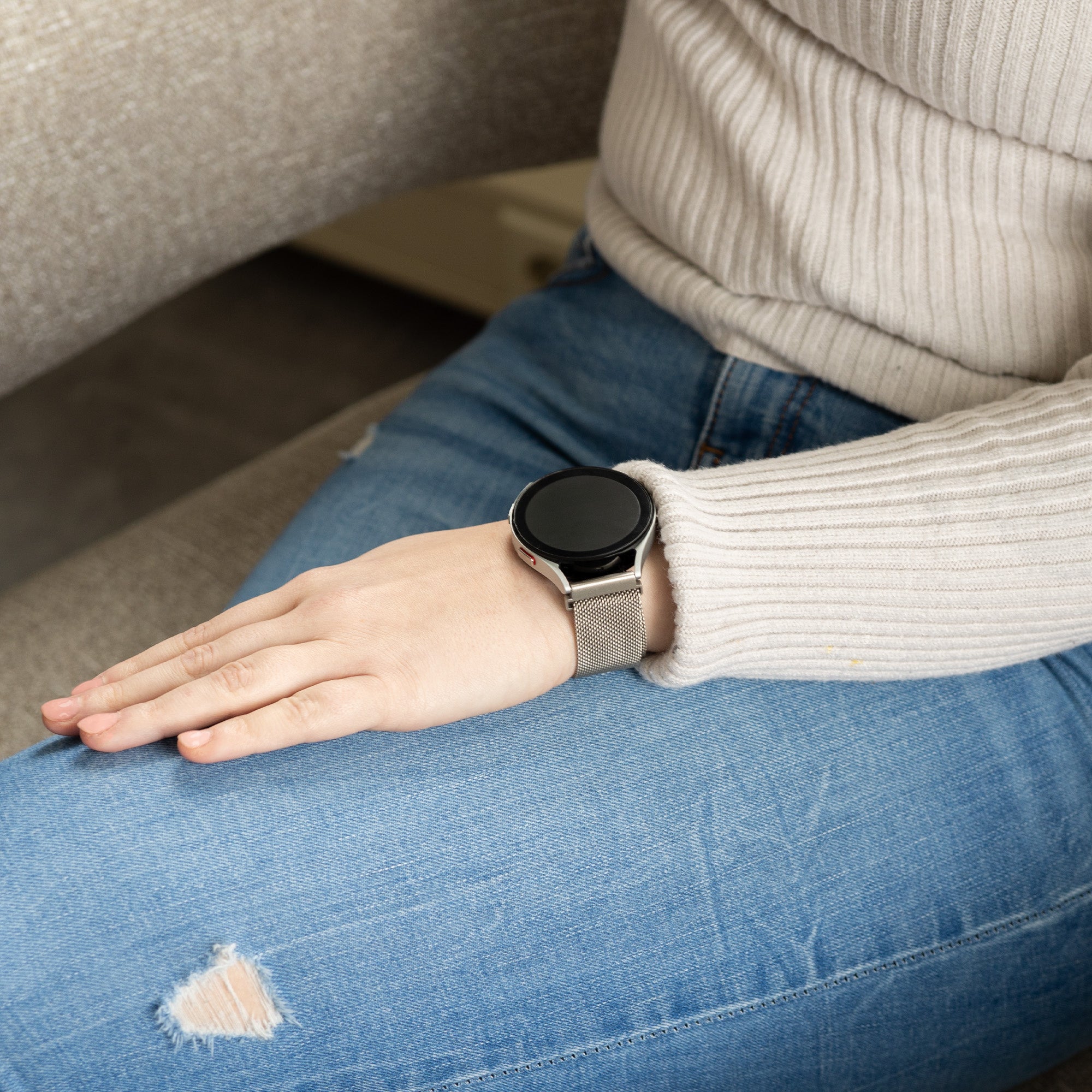 Samsung Galaxy Watch 4 Milanese Strap In Starlight
